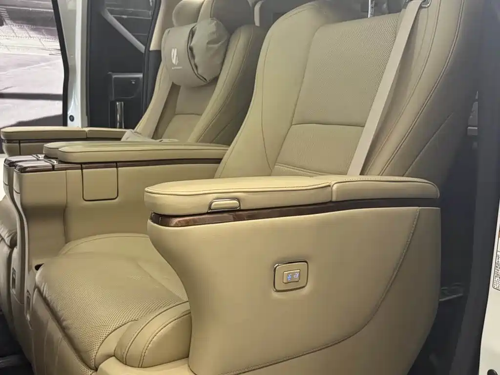 Toyota Alphard 2017 — фото 6