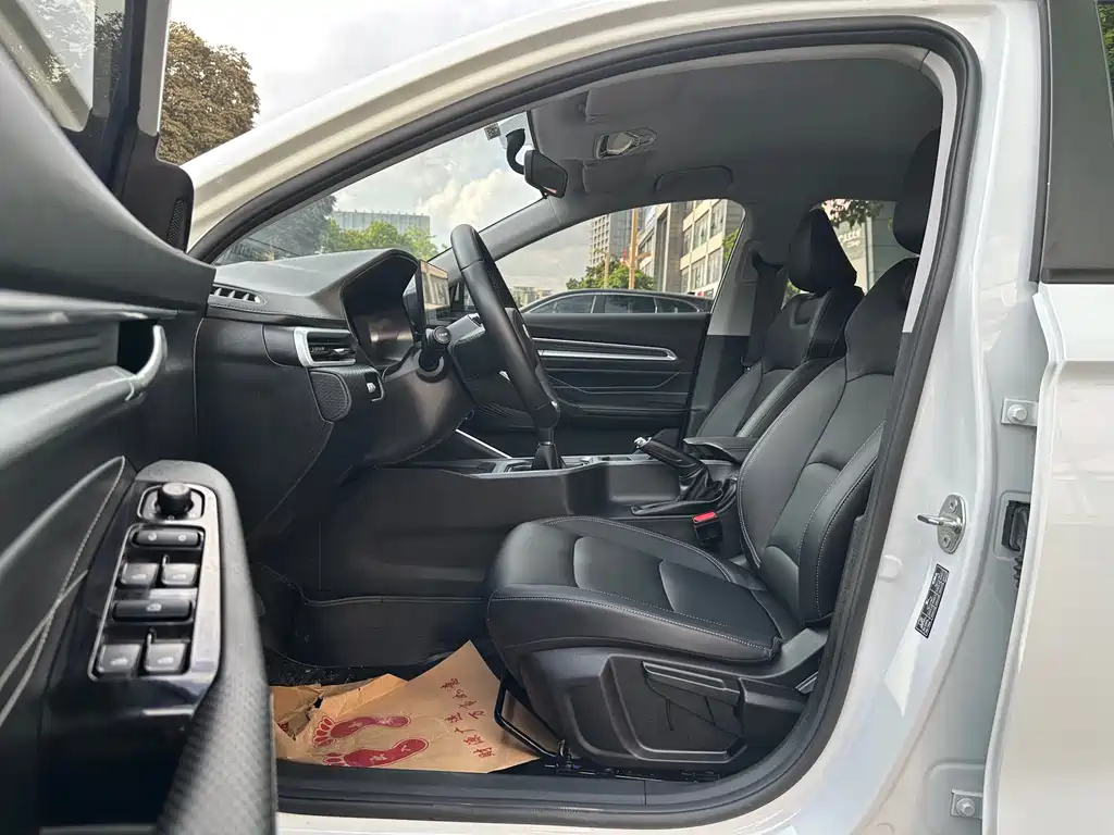 Geely Emgrand 2025