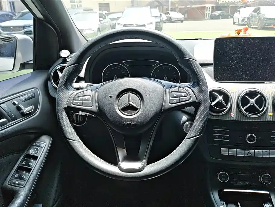 Mercedes-Benz B-Class 2017 — фото 15