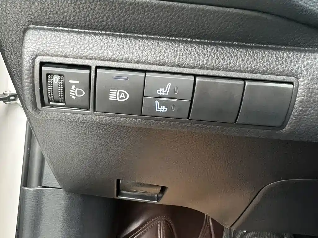Toyota Corolla 2023 — фото 17