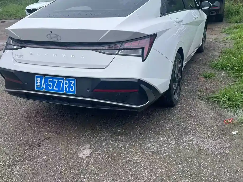 Hyundai Elantra 2023