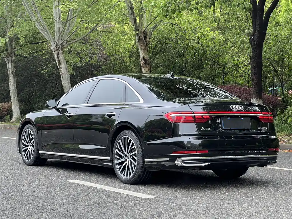 Audi A8 2023 — фото 5