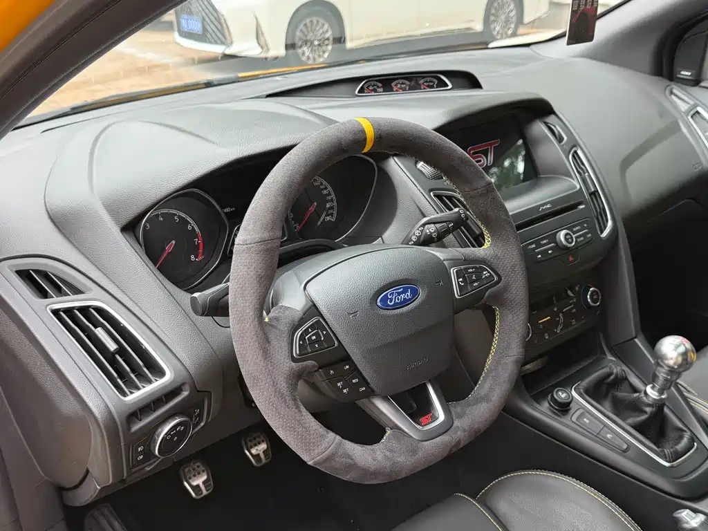 Ford Focus 2017 — фото 9