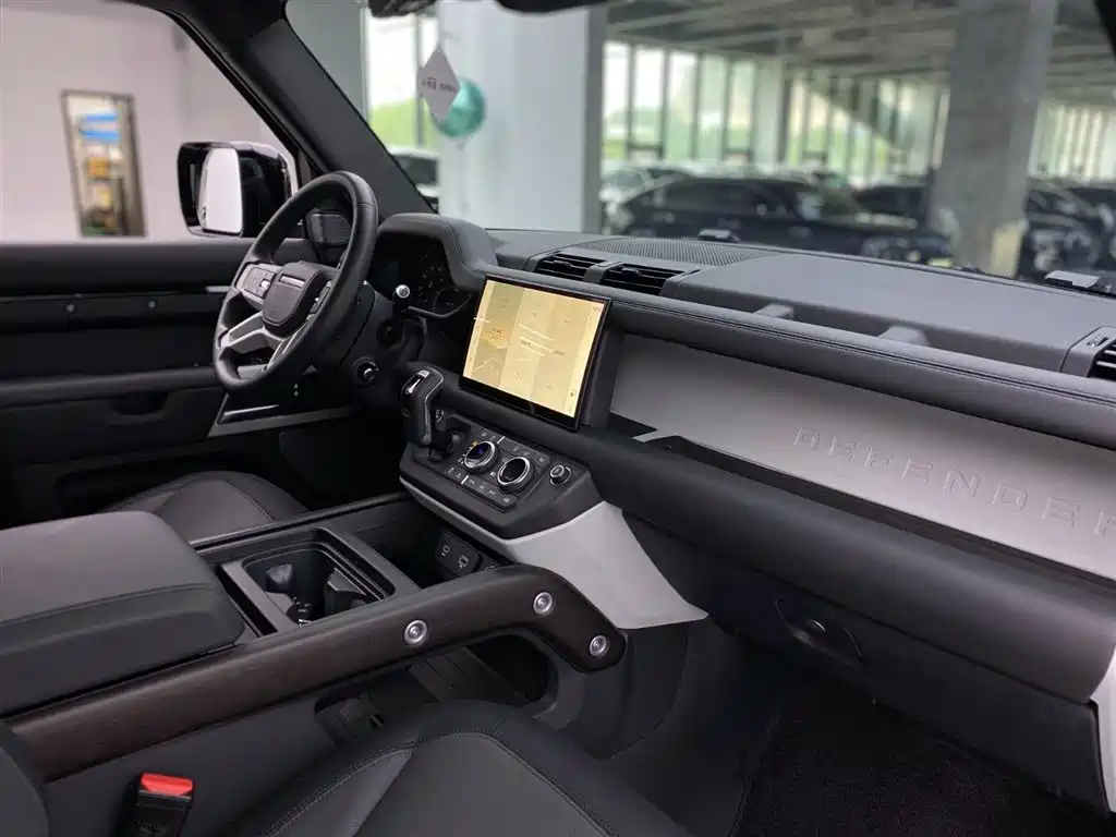 Land Rover Defender 2023 — фото 9