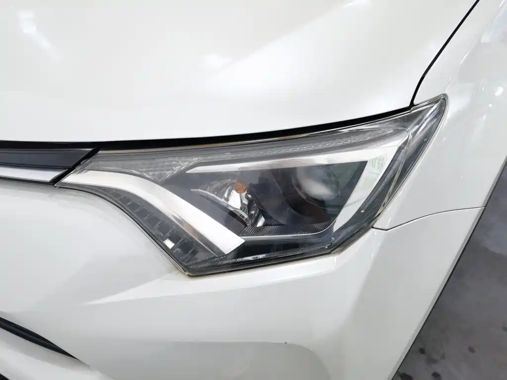 Toyota RAV4 2018 — фото 7