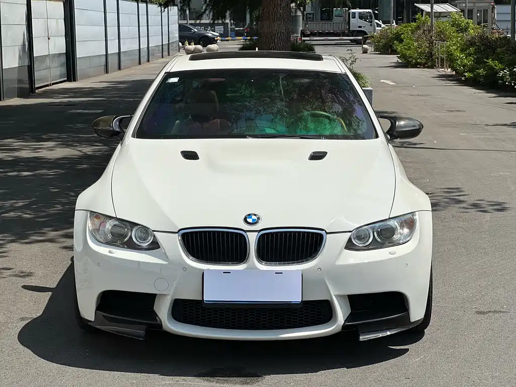 BMW M3 2010 — фото 2