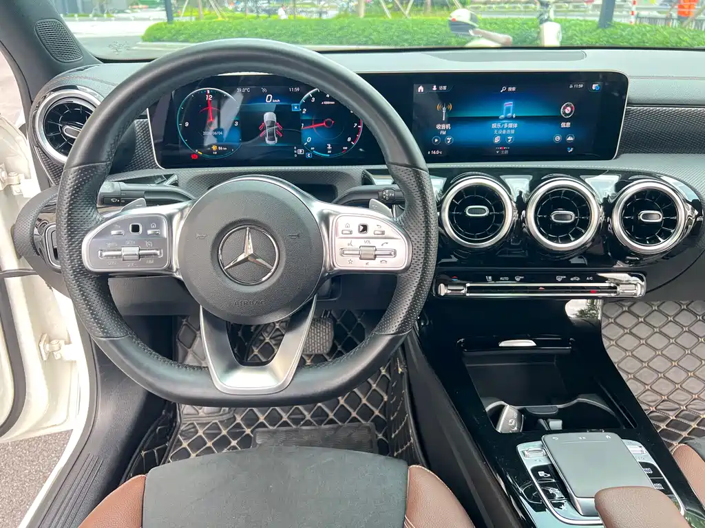 Mercedes-Benz A-Class 2019 — фото 16