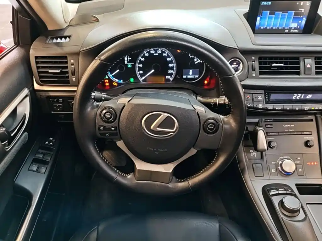 Lexus CT 2019 — фото 17