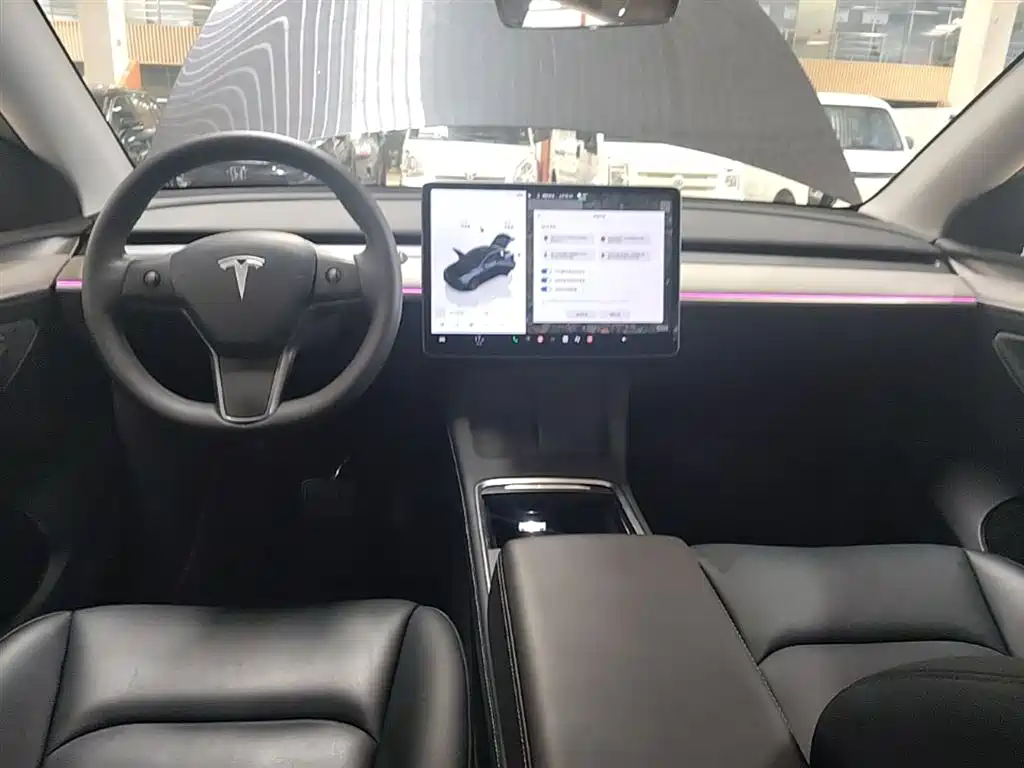 Tesla Model Y 2025 — фото 10