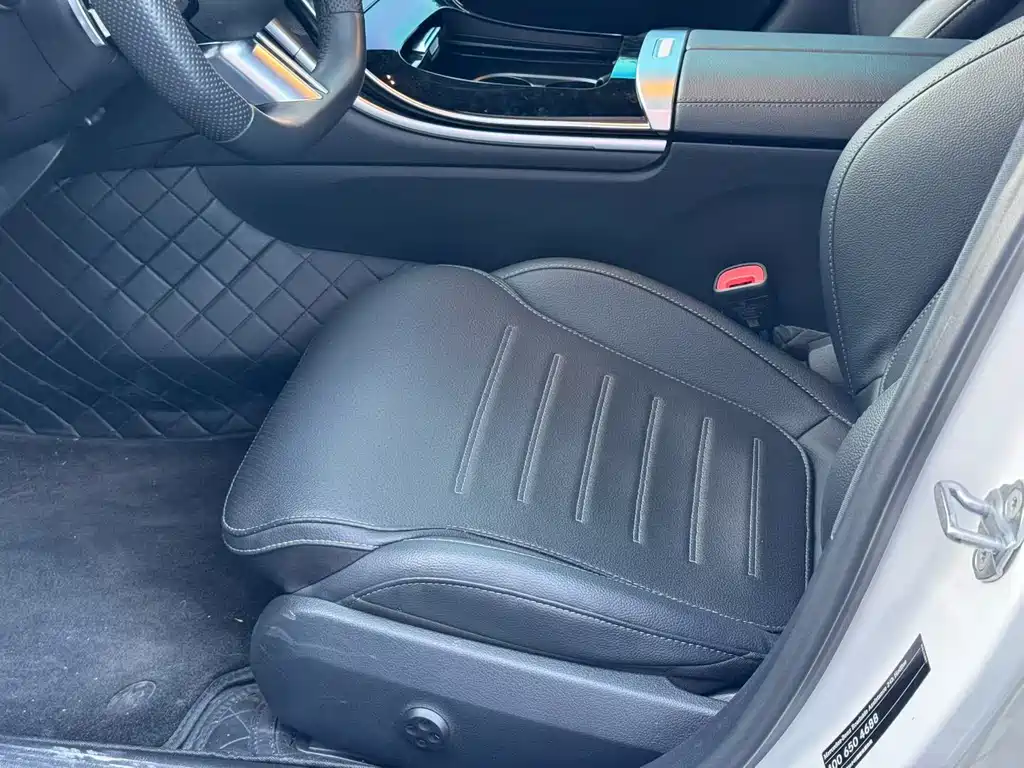 Mercedes-Benz C-Class 2023