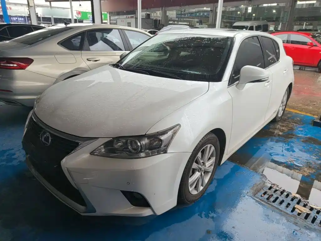 Lexus CT 2015 — фото 2