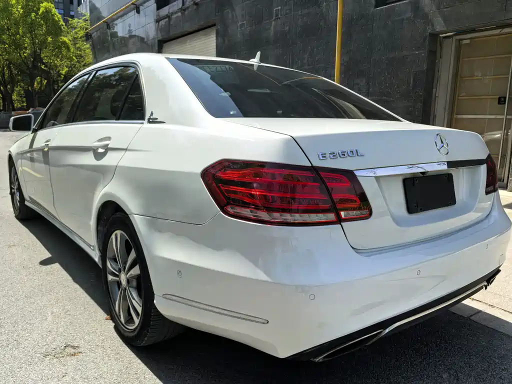 Mercedes-Benz E-Class 2013 — фото 11