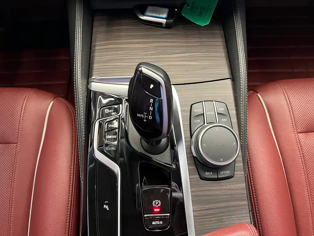 BMW 5 Series 2021 — фото 12