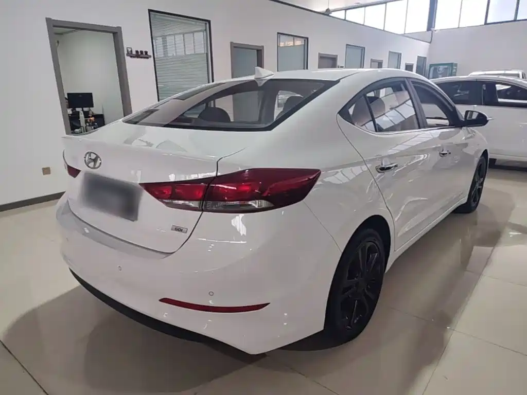 Hyundai Elantra 2019 — фото 7