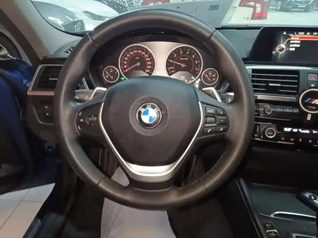 BMW 3 Series 2017 — фото 11