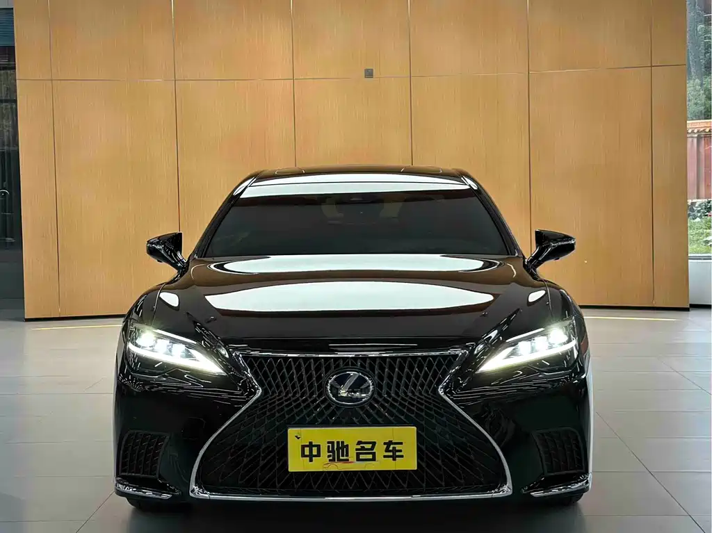 Lexus LS 2022