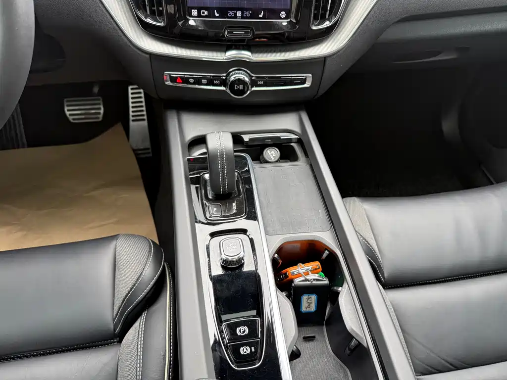 Volvo XC60 2022 — фото 10