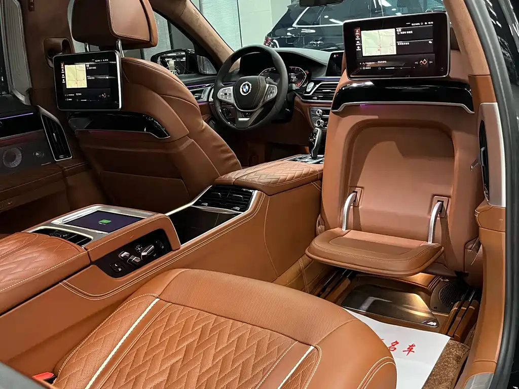 BMW 7 Series 2021 — фото 19