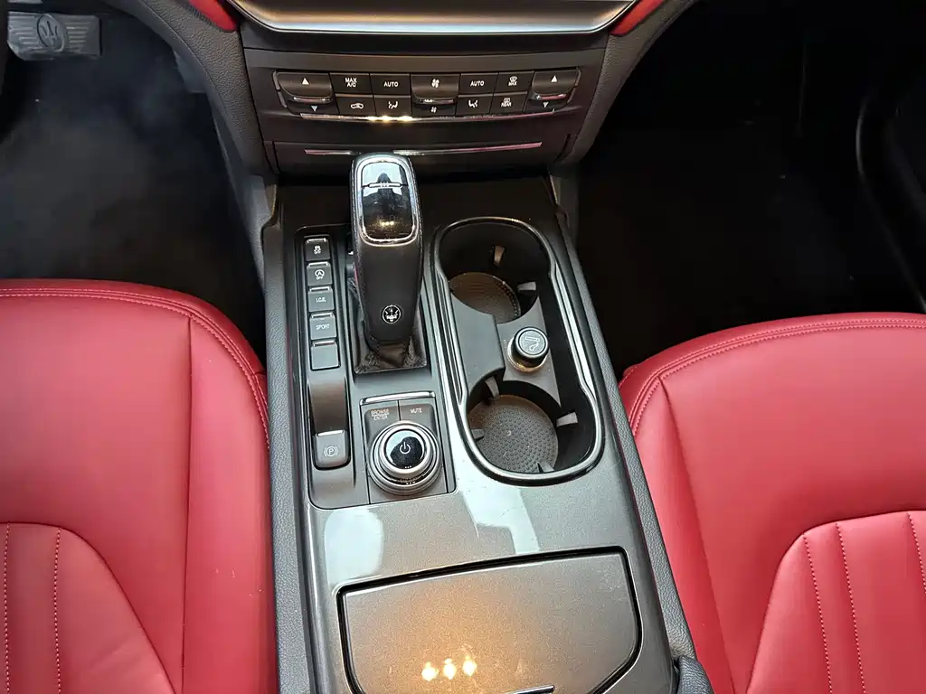 Maserati Ghibli 2021 — фото 8