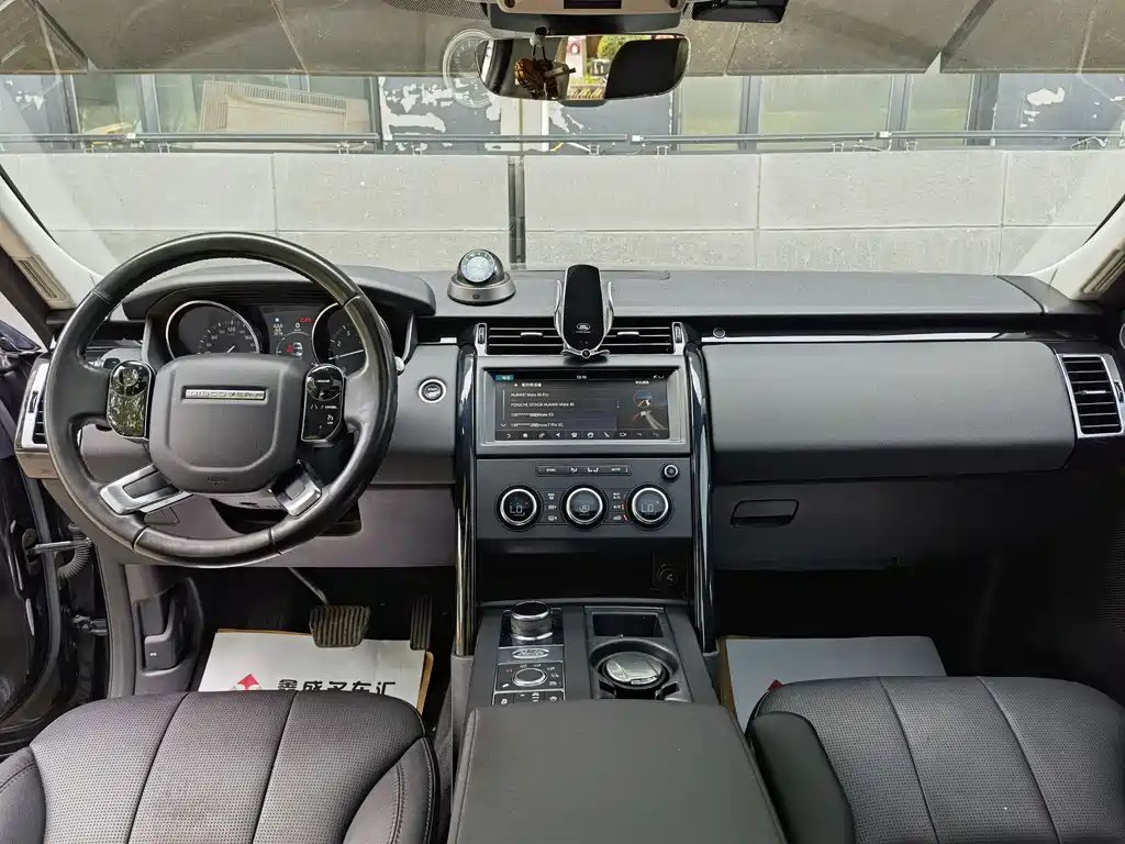 Land Rover Discovery 2019 — фото 15