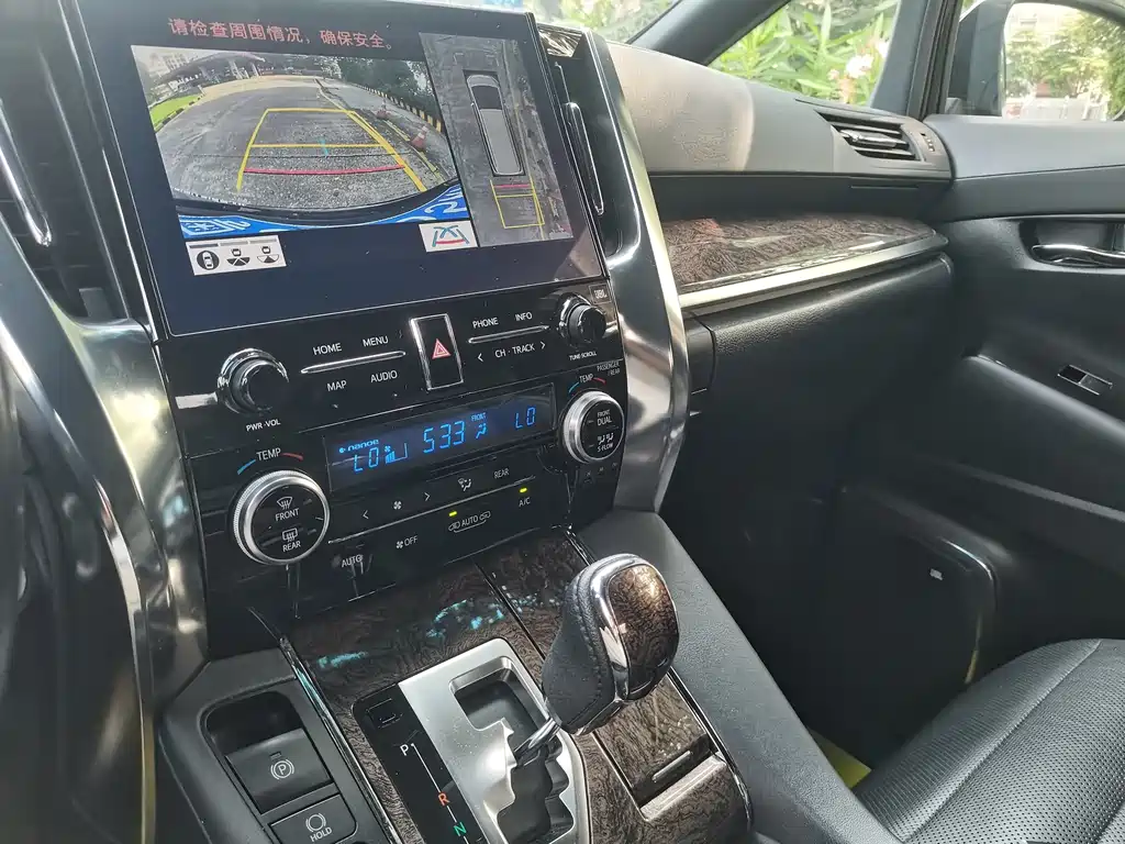 Toyota Vellfire 2022 — фото 15