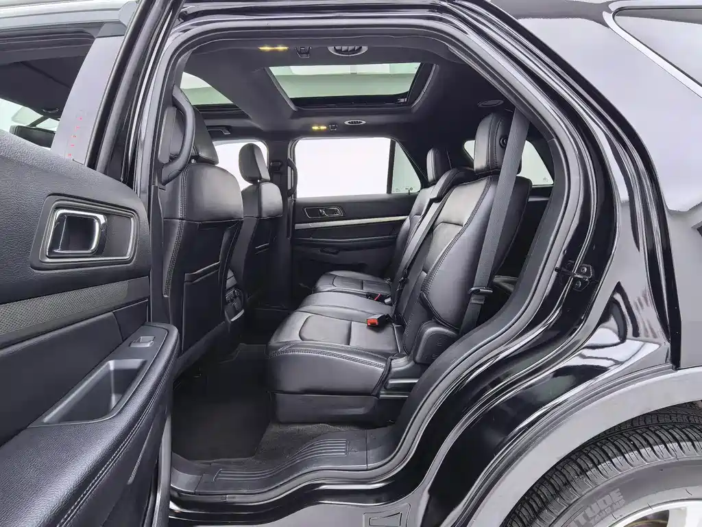 Ford Explorer 2019 — фото 18