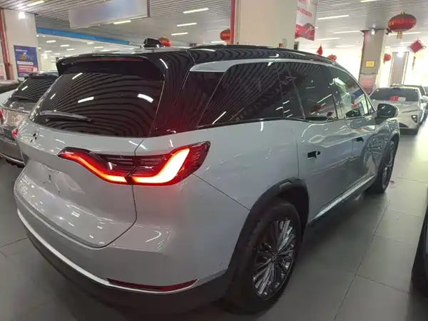 NIO ES8 2021