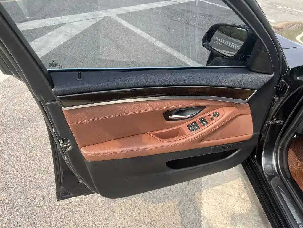 BMW 5 Series 2015 — фото 13