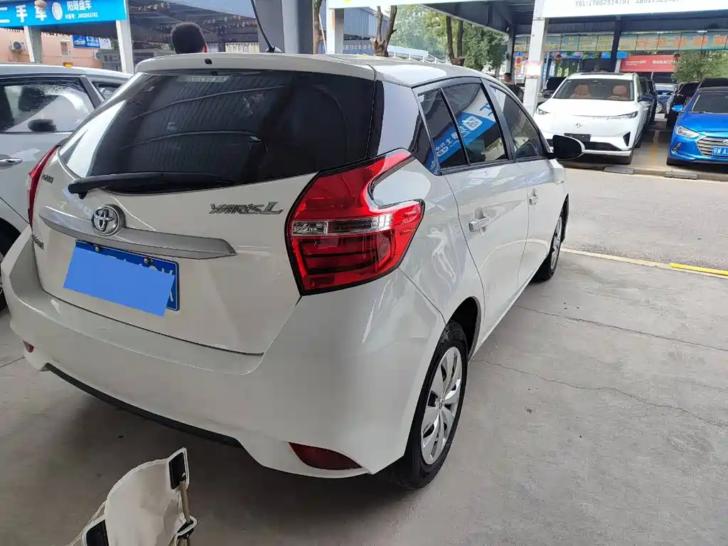 Toyota Yaris L 2019 — фото 13