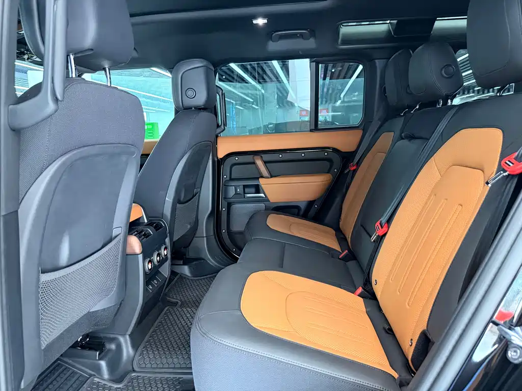 Land Rover Defender 2025 — фото 18