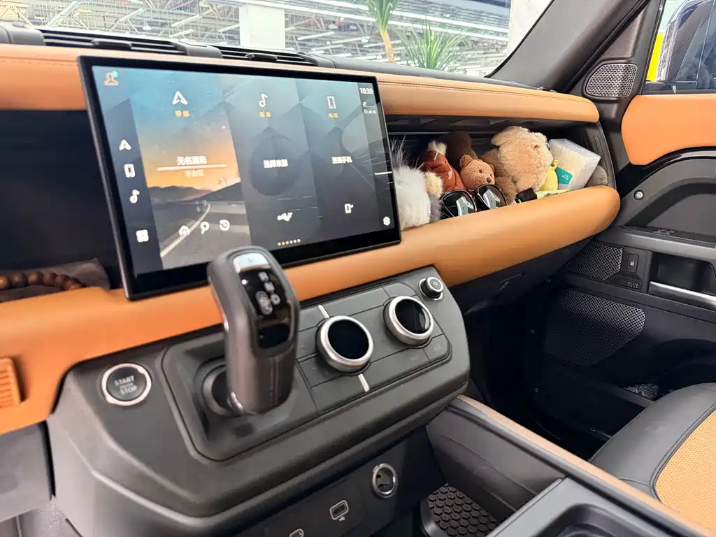 Land Rover Defender 2025 — фото 14