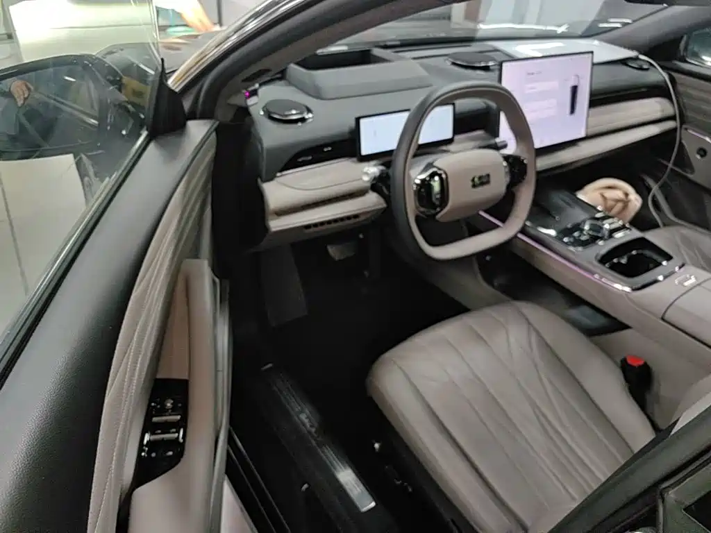 Geely Galaxy Starshine 8 2025 — фото 16