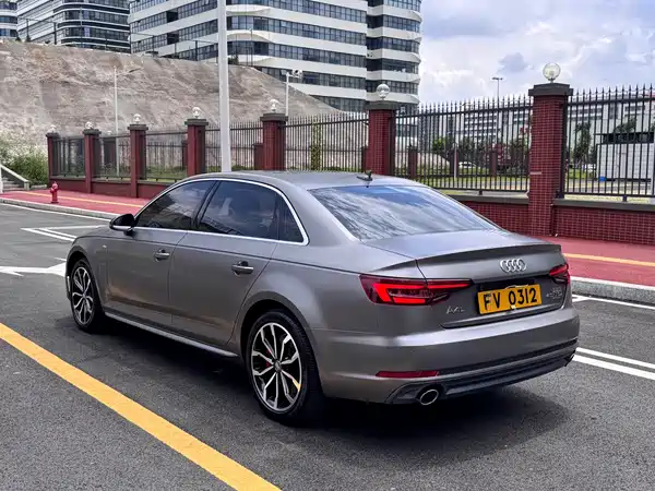 Audi A4L 2018