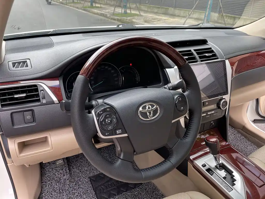 Toyota Camry 2012 — фото 13