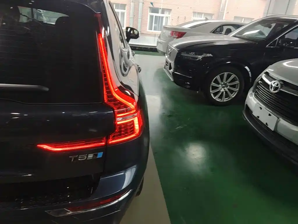 Volvo XC60 2018 — фото 24