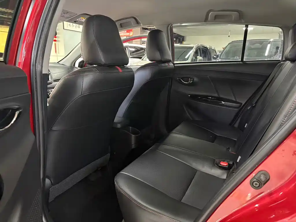 Toyota Yaris L 2023 — фото 9