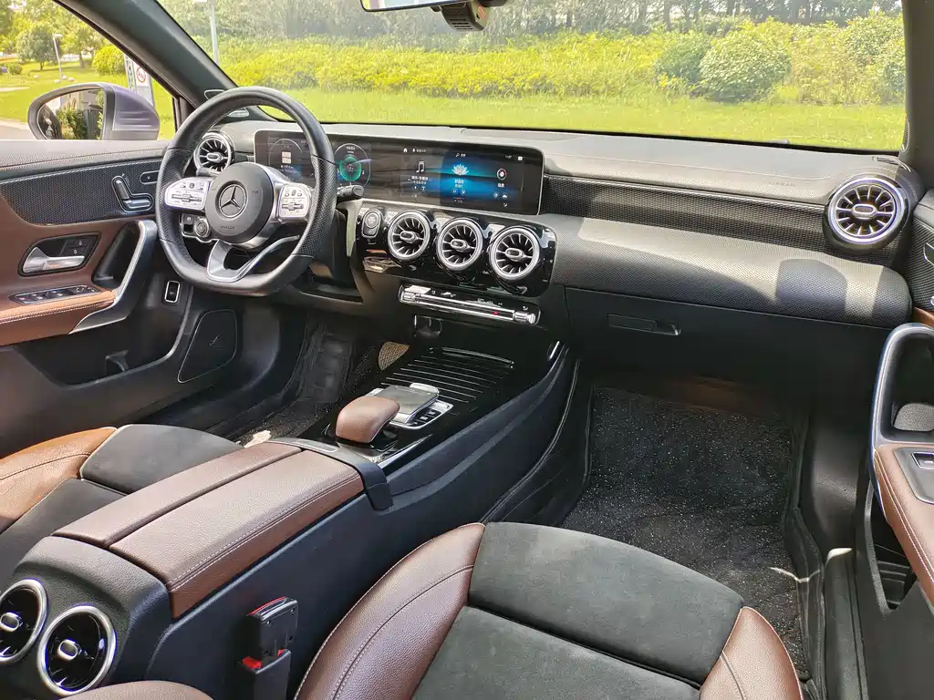 Mercedes-Benz A-Class 2018 — фото 11