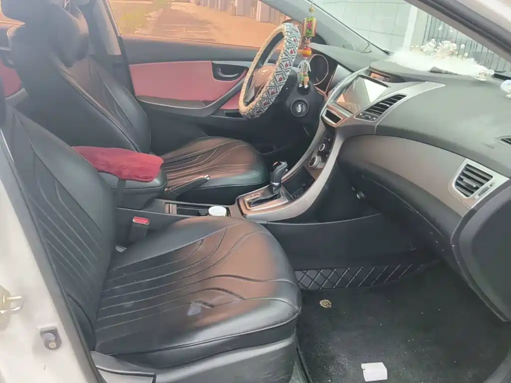 Hyundai Elantra 2018 — фото 25