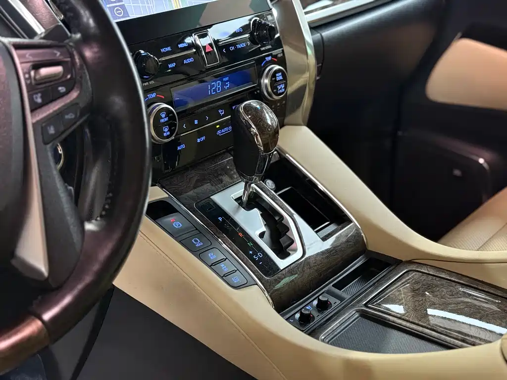 Toyota Vellfire 2021 — фото 8