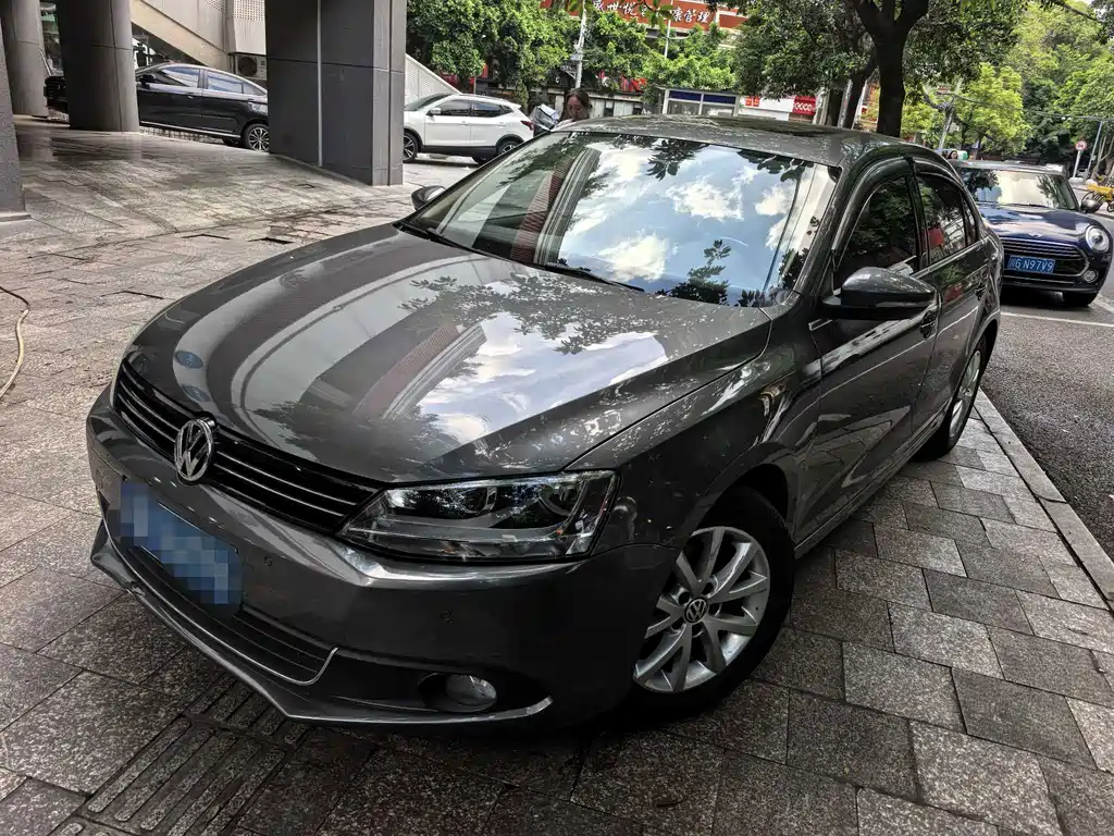 Volkswagen Sagitar 2012