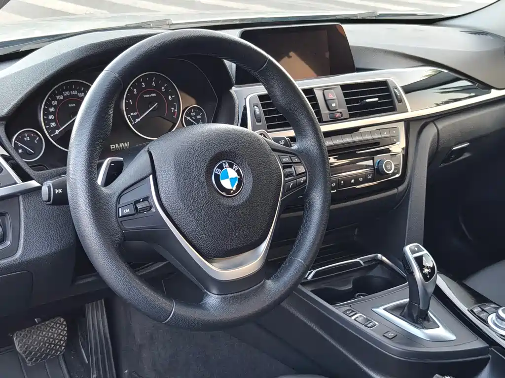 BMW 3 Series 2017 — фото 8