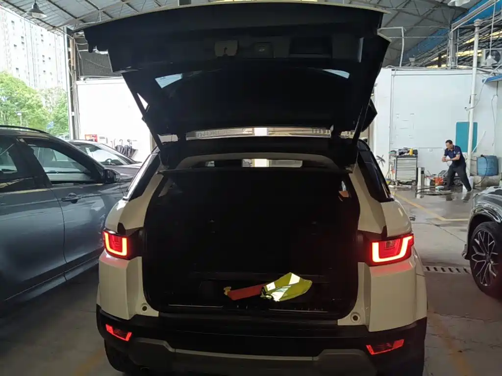 Land Rover Range Rover Evoque 2019 — фото 19