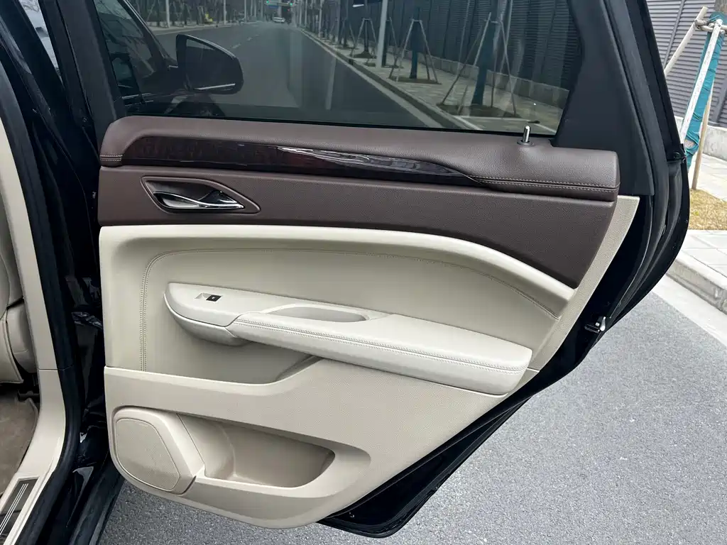 Cadillac SRX 2010 — фото 18