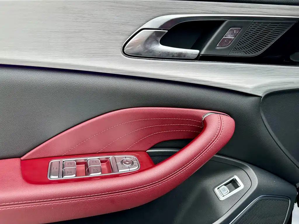 Hongqi H5 2025 — фото 26