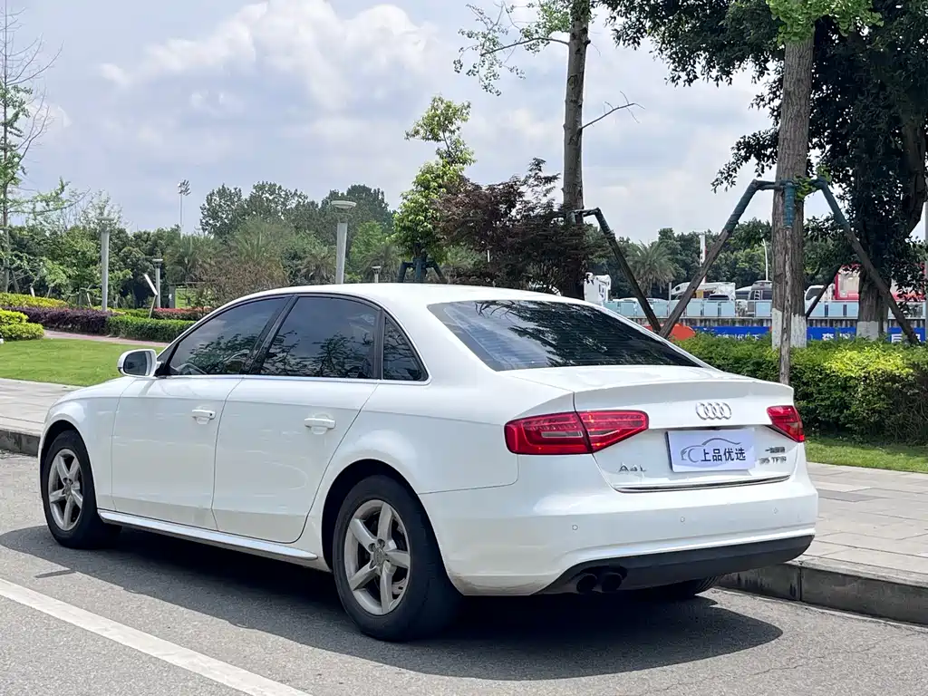 Audi A4L 2015 — фото 18
