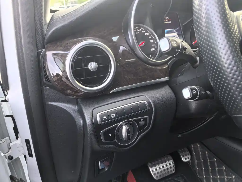 Mercedes-Benz V-Class 2017 — фото 15