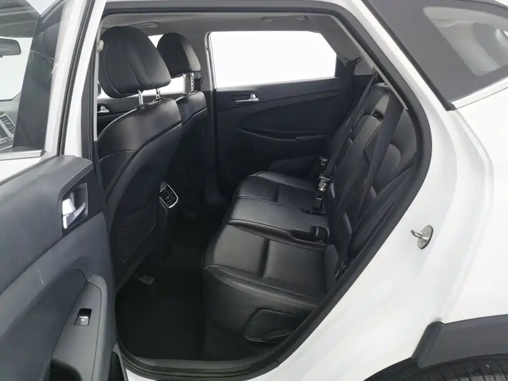 Hyundai Tucson 2017 — фото 15