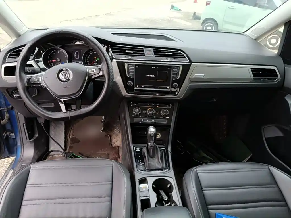 Volkswagen Touran 2019 — фото 10