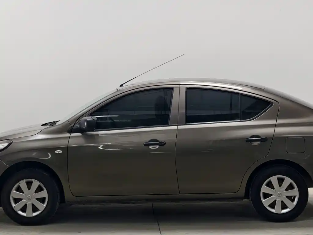 Nissan Sunny 2014 — фото 7