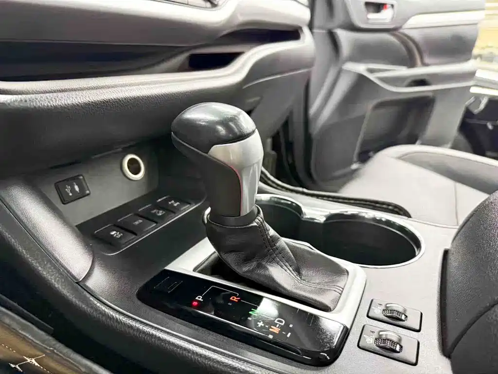 Toyota Highlander 2017 — фото 11